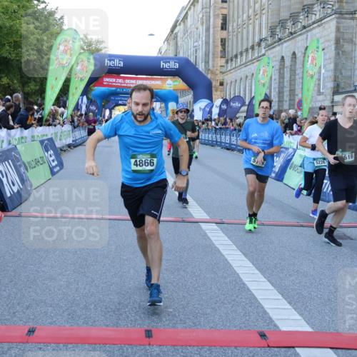 01.09.2024 - BARMER Alsterlauf Strokosch-Dieckow http://msf.ph/oto/6889169 01.09.2024 09:55:59 Ziel 2022, 2359, 2360, 2458, 2542, 2616, 3117, 3143, 3181, 3277, 3548, 3857, 3989, 4718, 4782, 4866, 4946, 5108, 5226, 8203 meine-sportfotos.de