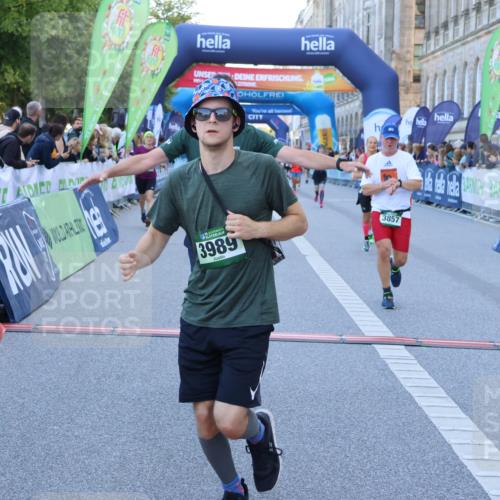 01.09.2024 - BARMER Alsterlauf Strokosch-Dieckow http://msf.ph/oto/6889174 01.09.2024 09:56:01 Ziel 2022, 2359, 2360, 2542, 2616, 3117, 3143, 3181, 3277, 3548, 3857, 3989, 4718, 4782, 4946, 5108, 5226, 8203 meine-sportfotos.de