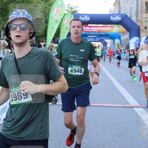 01.09.2024 - BARMER Alsterlauf Strokosch-Dieckow http://msf.ph/oto/6889176 01.09.2024 09:56:01 Ziel 2022, 2359, 2360, 2542, 2616, 3117, 3143, 3181, 3277, 3548, 3857, 3989, 4718, 4782, 4946, 5108, 5226, 8203 meine-sportfotos.de