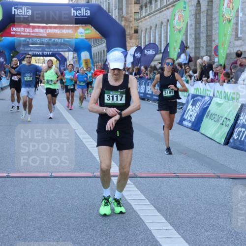 01.09.2024 - BARMER Alsterlauf Strokosch-Dieckow http://msf.ph/oto/6889189 01.09.2024 09:56:05 Ziel 2022, 2359, 2360, 2542, 3117, 3143, 3181, 3277, 3536, 3548, 3561, 3997, 4178, 4718, 4735, 4782, 8203 meine-sportfotos.de