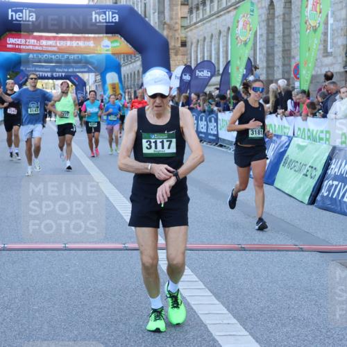 01.09.2024 - BARMER Alsterlauf Strokosch-Dieckow http://msf.ph/oto/6889192 01.09.2024 09:56:05 Ziel 2022, 2359, 2360, 2542, 3117, 3143, 3181, 3277, 3536, 3548, 3561, 3997, 4178, 4718, 4735, 4782, 8203 meine-sportfotos.de