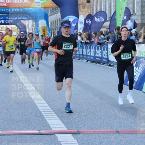 01.09.2024 - BARMER Alsterlauf Strokosch-Dieckow http://msf.ph/oto/6889360 01.09.2024 09:57:17 Ziel 2135, 2221, 2302, 2530, 2671, 2783, 3048, 3145, 3334, 3455, 3596, 3636, 4190, 4269, 4606, 4634, 4698, 5241, 8142, 8198 meine-sportfotos.de