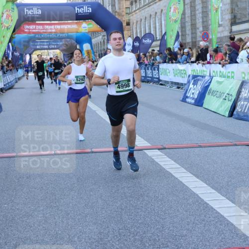 01.09.2024 - BARMER Alsterlauf Strokosch-Dieckow http://msf.ph/oto/6889410 01.09.2024 09:57:38 Ziel 2678, 2925, 2944, 3214, 3464, 3783, 4150, 4440, 4510, 4998, 5222, 5292, 8045, 8060, 8067, 8137, 8242, 8303 meine-sportfotos.de