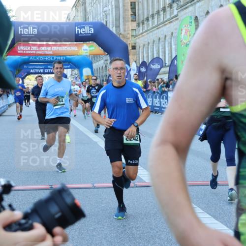 01.09.2024 - BARMER Alsterlauf Strokosch-Dieckow http://msf.ph/oto/6889434 01.09.2024 09:57:47 Ziel 1176, 2062, 2242, 2479, 2770, 2905, 2944, 3017, 3217, 3435, 3464, 3468, 3803, 3951, 4150, 4384, 4498, 4510, 4907, 5065, 8019, 8084, 8102, 8172, 8242 meine-sportfotos.de