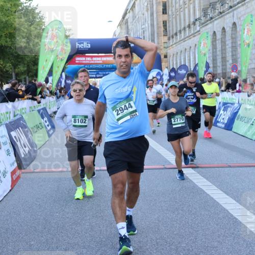 01.09.2024 - BARMER Alsterlauf Strokosch-Dieckow http://msf.ph/oto/6889437 01.09.2024 09:57:50 Ziel 1176, 2062, 2242, 2320, 2479, 2770, 2905, 2944, 3017, 3217, 3435, 3468, 3803, 3951, 4384, 4498, 4578, 4907, 5064, 5065, 8019, 8084, 8102, 8172 meine-sportfotos.de