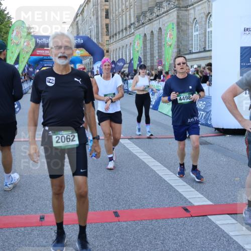 01.09.2024 - BARMER Alsterlauf Strokosch-Dieckow http://msf.ph/oto/6889445 01.09.2024 09:57:57 Ziel 1176, 2320, 2479, 2675, 2885, 3017, 3217, 3342, 3468, 3803, 4163, 4226, 4498, 4577, 4578, 5064, 8178 meine-sportfotos.de