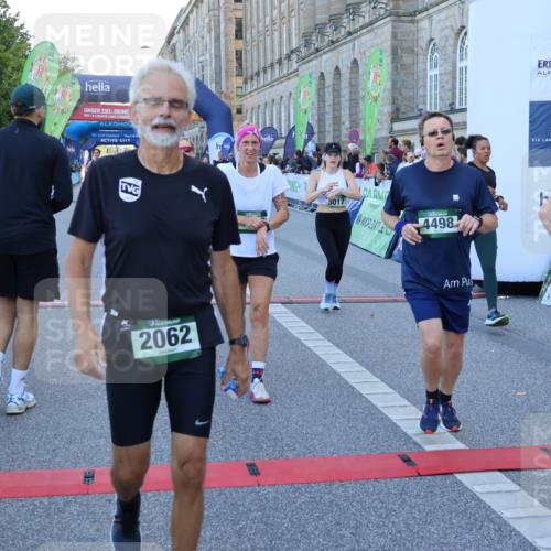 01.09.2024 - BARMER Alsterlauf Strokosch-Dieckow http://msf.ph/oto/6889448 01.09.2024 09:57:57 Ziel 1176, 2320, 2479, 2675, 2885, 3017, 3217, 3342, 3468, 3803, 4163, 4226, 4498, 4577, 4578, 5064, 8178 meine-sportfotos.de