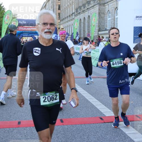 01.09.2024 - BARMER Alsterlauf Strokosch-Dieckow http://msf.ph/oto/6889450 01.09.2024 09:57:57 Ziel 1176, 2320, 2479, 2675, 2885, 3017, 3217, 3342, 3468, 3803, 4163, 4226, 4498, 4577, 4578, 5064, 8178 meine-sportfotos.de