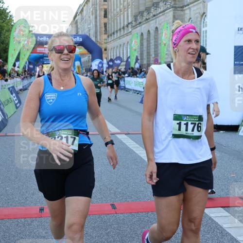 01.09.2024 - BARMER Alsterlauf Strokosch-Dieckow http://msf.ph/oto/6889457 01.09.2024 09:57:59 Ziel 2320, 2675, 2885, 3017, 3030, 3217, 3234, 3342, 3468, 4163, 4226, 4577, 4578, 4853, 4890, 5064, 5230, 8178 meine-sportfotos.de