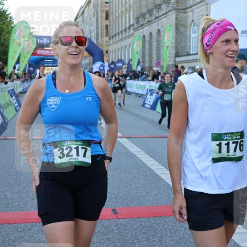 01.09.2024 - BARMER Alsterlauf Strokosch-Dieckow http://msf.ph/oto/6889459 01.09.2024 09:57:59 Ziel 2320, 2675, 2885, 3017, 3030, 3217, 3234, 3342, 3468, 4163, 4226, 4577, 4578, 4853, 4890, 5064, 5230, 8178 meine-sportfotos.de