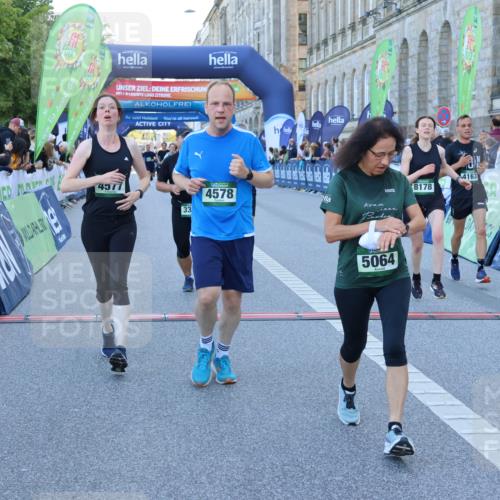 01.09.2024 - BARMER Alsterlauf Strokosch-Dieckow http://msf.ph/oto/6889461 01.09.2024 09:58:02 Ziel 2320, 2675, 2885, 3030, 3234, 3342, 3711, 3984, 4163, 4226, 4376, 4577, 4578, 4853, 4890, 5064, 5230, 8178 meine-sportfotos.de