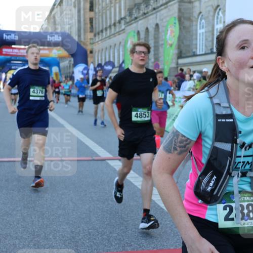 01.09.2024 - BARMER Alsterlauf Strokosch-Dieckow http://msf.ph/oto/6889484 01.09.2024 09:58:11 Ziel 2035, 2052, 2617, 2632, 3030, 3071, 3234, 3711, 3744, 3972, 3978, 3984, 4189, 4265, 4376, 4394, 4765, 4853, 4890, 4988, 5230, 8018, 8136, 8381 meine-sportfotos.de