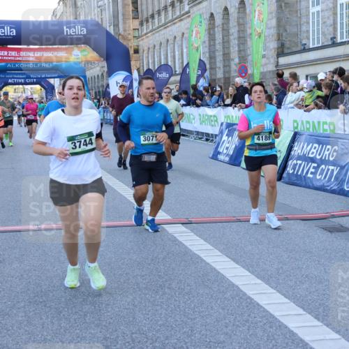 01.09.2024 - BARMER Alsterlauf Strokosch-Dieckow http://msf.ph/oto/6889505 01.09.2024 09:58:17 Ziel 2035, 2052, 2392, 2617, 2632, 3071, 3353, 3646, 3662, 3744, 3978, 4189, 4265, 4394, 4765, 4988, 5071, 8018, 8136, 8381 meine-sportfotos.de