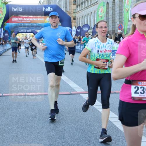 01.09.2024 - BARMER Alsterlauf Strokosch-Dieckow http://msf.ph/oto/6889529 01.09.2024 09:58:24 Ziel 2035, 2392, 2430, 2634, 2855, 3353, 3646, 3662, 3856, 3894, 4265, 4352, 4636, 4723, 4765, 5071, 5126, 8133, 8136, 8174, 8263 meine-sportfotos.de