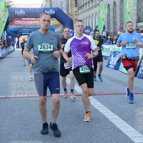 01.09.2024 - BARMER Alsterlauf Strokosch-Dieckow http://msf.ph/oto/6889554 01.09.2024 09:58:30 Ziel 2037, 2430, 2634, 2832, 2855, 3438, 3646, 3856, 3894, 4071, 4352, 4618, 4636, 4723, 4850, 5126, 8133, 8174, 8263 meine-sportfotos.de