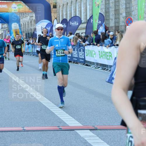 01.09.2024 - BARMER Alsterlauf Strokosch-Dieckow http://msf.ph/oto/6889647 01.09.2024 09:59:06 Ziel 2174, 2723, 2923, 2932, 3410, 3489, 3684, 3727, 3846, 3995, 4217, 4293, 4670, 4956, 4994, 5092, 5244, 5303, 8267 meine-sportfotos.de