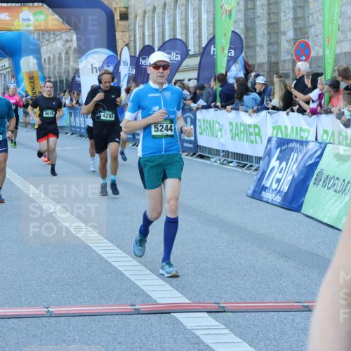 01.09.2024 - BARMER Alsterlauf Strokosch-Dieckow http://msf.ph/oto/6889649 01.09.2024 09:59:06 Ziel 2174, 2723, 2923, 2932, 3410, 3489, 3684, 3727, 3846, 3995, 4217, 4293, 4670, 4956, 4994, 5092, 5244, 5303, 8267 meine-sportfotos.de