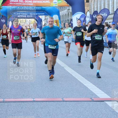 01.09.2024 - BARMER Alsterlauf Strokosch-Dieckow http://msf.ph/oto/6889654 01.09.2024 09:59:08 Ziel 2020, 2174, 2723, 2923, 2932, 3410, 3489, 3727, 3995, 4293, 4670, 4956, 4994, 5092, 5244, 5303, 8267 meine-sportfotos.de