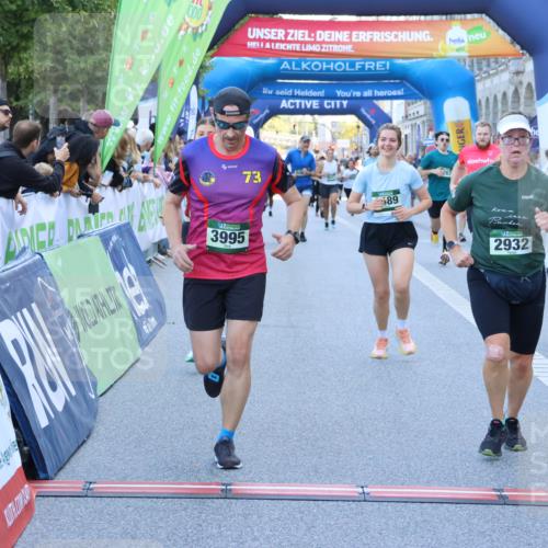 01.09.2024 - BARMER Alsterlauf Strokosch-Dieckow http://msf.ph/oto/6889662 01.09.2024 09:59:10 Ziel 2020, 2174, 2723, 2923, 2932, 3410, 3485, 3489, 3727, 3995, 4293, 4444, 4670, 4956, 4994, 5092, 5244, 5298, 5303, 8057, 8267 meine-sportfotos.de