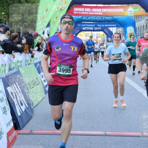 01.09.2024 - BARMER Alsterlauf Strokosch-Dieckow http://msf.ph/oto/6889666 01.09.2024 09:59:10 Ziel 2020, 2174, 2723, 2923, 2932, 3410, 3485, 3489, 3727, 3995, 4293, 4444, 4670, 4956, 4994, 5092, 5244, 5298, 5303, 8057, 8267 meine-sportfotos.de