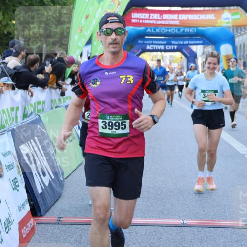 01.09.2024 - BARMER Alsterlauf Strokosch-Dieckow http://msf.ph/oto/6889669 01.09.2024 09:59:11 Ziel 2020, 2174, 2252, 2303, 2723, 2923, 2932, 3410, 3485, 3489, 3727, 3995, 4293, 4444, 4670, 4956, 4994, 5092, 5298, 5303, 8057, 8148, 8267 meine-sportfotos.de