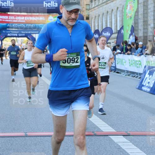 01.09.2024 - BARMER Alsterlauf Strokosch-Dieckow http://msf.ph/oto/6889682 01.09.2024 09:59:18 Ziel 2020, 2252, 2303, 2445, 2603, 2729, 2736, 3485, 3727, 4066, 4212, 4232, 4432, 4444, 5092, 5298, 8057, 8111, 8134, 8148, 8281 meine-sportfotos.de