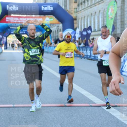 01.09.2024 - BARMER Alsterlauf Strokosch-Dieckow http://msf.ph/oto/6889690 01.09.2024 09:47:30 Ziel 2660, 3003, 3165, 3291, 4088, 4483, 4491, 5002, 5057, 8092, 8119, 8305 meine-sportfotos.de