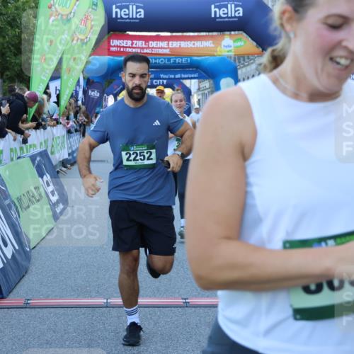 01.09.2024 - BARMER Alsterlauf Strokosch-Dieckow http://msf.ph/oto/6889693 01.09.2024 09:59:22 Ziel 2038, 2252, 2303, 2445, 2603, 2719, 2729, 2736, 3115, 3485, 3603, 3758, 4066, 4212, 4232, 4432, 4444, 4708, 4722, 5231, 5298, 8057, 8111, 8134, 8148, 8281 meine-sportfotos.de