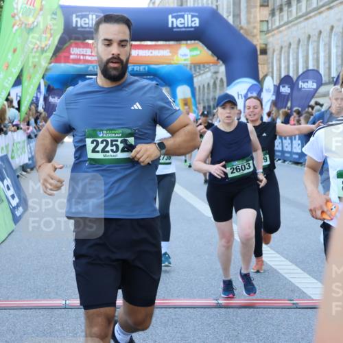 01.09.2024 - BARMER Alsterlauf Strokosch-Dieckow http://msf.ph/oto/6889695 01.09.2024 09:59:22 Ziel 2038, 2252, 2303, 2445, 2603, 2719, 2729, 2736, 3115, 3485, 3603, 3758, 4066, 4212, 4232, 4432, 4444, 4708, 4722, 5231, 5298, 8057, 8111, 8134, 8148, 8281 meine-sportfotos.de