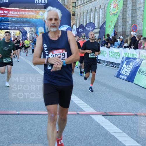 01.09.2024 - BARMER Alsterlauf Strokosch-Dieckow http://msf.ph/oto/6889736 01.09.2024 09:59:38 Ziel 2079, 2304, 2323, 2771, 3010, 3185, 3718, 3737, 3888, 4005, 4045, 4482, 4488, 4495, 4575, 4605, 4727, 4867, 4980, 5016, 5146, 5148, 5266, 5302, 8141, 8345 meine-sportfotos.de