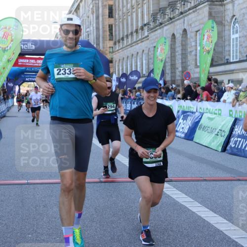 01.09.2024 - BARMER Alsterlauf Strokosch-Dieckow http://msf.ph/oto/6889778 01.09.2024 09:59:55 Ziel 2155, 2335, 2545, 2562, 2620, 2910, 2918, 3366, 3390, 3686, 4227, 4294, 4304, 4693, 4887, 5153, 5169, 5177, 5212, 8342 meine-sportfotos.de