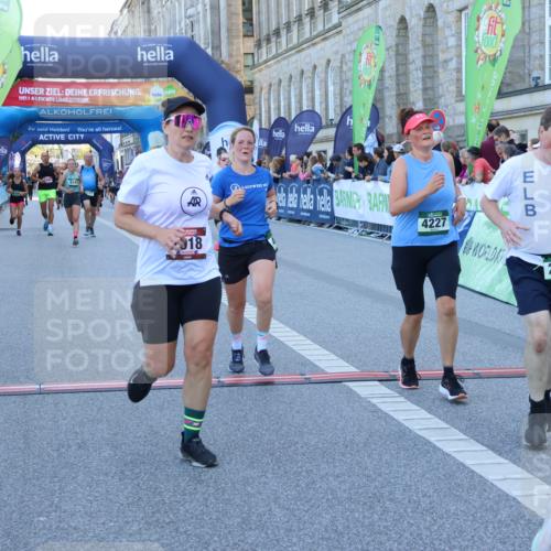 01.09.2024 - BARMER Alsterlauf Strokosch-Dieckow http://msf.ph/oto/6889789 01.09.2024 09:59:59 Ziel 2309, 2313, 2562, 2910, 2918, 3182, 3390, 3686, 4227, 4304, 4693, 4887, 5153, 5169, 5177, 8342 meine-sportfotos.de