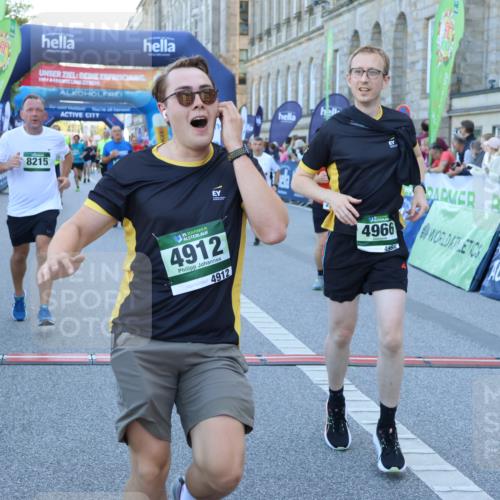 01.09.2024 - BARMER Alsterlauf Strokosch-Dieckow http://msf.ph/oto/6889808 01.09.2024 10:02:58 Ziel 2047, 2227, 2275, 2790, 2915, 3162, 3228, 3422, 3465, 3559, 4046, 4630, 4912, 4966, 4977, 5131, 8215, 8244 meine-sportfotos.de