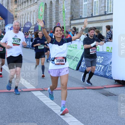 01.09.2024 - BARMER Alsterlauf Strokosch-Dieckow http://msf.ph/oto/6889853 01.09.2024 10:03:16 Ziel 2007, 2044, 2198, 2379, 2427, 2444, 2552, 2956, 3007, 3066, 3122, 3218, 4215, 4454, 4475, 4855, 4856, 4897, 5079, 5116, 8053, 8147 meine-sportfotos.de