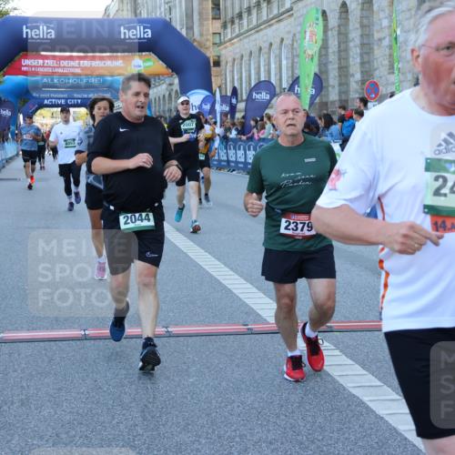 01.09.2024 - BARMER Alsterlauf Strokosch-Dieckow http://msf.ph/oto/6889859 01.09.2024 10:03:17 Ziel 2007, 2044, 2198, 2379, 2427, 2444, 2552, 2956, 3007, 3066, 3122, 3218, 4215, 4454, 4475, 4855, 4856, 4897, 5079, 5116, 8053, 8147 meine-sportfotos.de