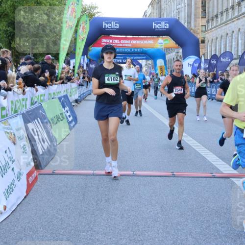 01.09.2024 - BARMER Alsterlauf Strokosch-Dieckow http://msf.ph/oto/6889860 01.09.2024 10:00:30 Ziel 2137, 2150, 2541, 2920, 2921, 3078, 3131, 3541, 3666, 3762, 4102, 4152, 4263, 4869, 4938, 4971, 4985, 5000, 5158, 8086, 8088, 8287 meine-sportfotos.de