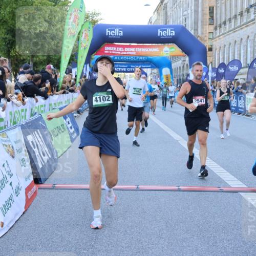 01.09.2024 - BARMER Alsterlauf Strokosch-Dieckow http://msf.ph/oto/6889864 01.09.2024 10:00:30 Ziel 2137, 2150, 2541, 2920, 2921, 3078, 3131, 3541, 3666, 3762, 4102, 4152, 4263, 4869, 4938, 4971, 4985, 5000, 5158, 8086, 8088, 8287 meine-sportfotos.de