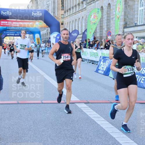 01.09.2024 - BARMER Alsterlauf Strokosch-Dieckow http://msf.ph/oto/6889866 01.09.2024 10:00:31 Ziel 2137, 2150, 2541, 2920, 2921, 3078, 3131, 3541, 3666, 3762, 4102, 4152, 4263, 4869, 4938, 4971, 4985, 5158, 8086, 8088, 8287 meine-sportfotos.de