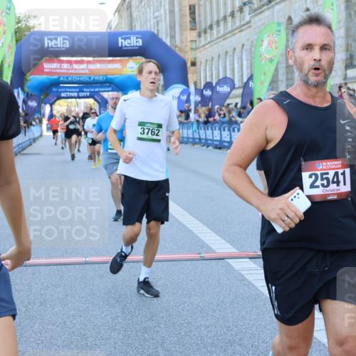 01.09.2024 - BARMER Alsterlauf Strokosch-Dieckow http://msf.ph/oto/6889872 01.09.2024 10:00:33 Ziel 2419, 2541, 2920, 2921, 3078, 3541, 3666, 3725, 3762, 3834, 3836, 4152, 4263, 4869, 4938, 4971, 4985, 8086, 8088, 8287 meine-sportfotos.de