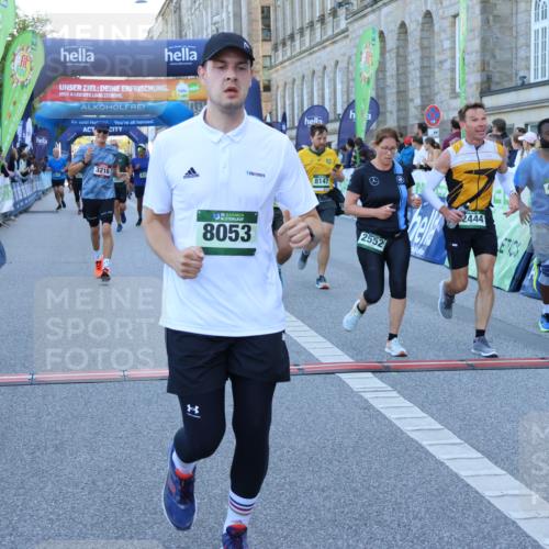 01.09.2024 - BARMER Alsterlauf Strokosch-Dieckow http://msf.ph/oto/6889873 01.09.2024 10:03:21 Ziel 2007, 2198, 2444, 2552, 2716, 2745, 2954, 2956, 3122, 3218, 3600, 4028, 4215, 4314, 4454, 4475, 4855, 4897, 5053, 5079, 5116, 8053, 8147 meine-sportfotos.de