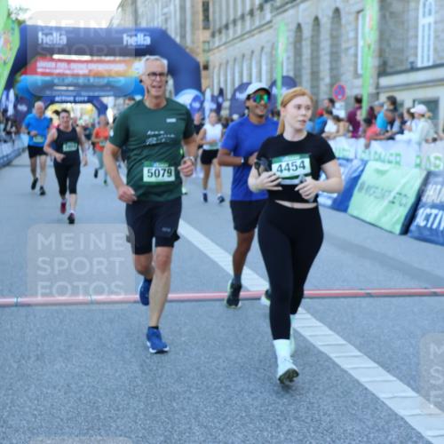 01.09.2024 - BARMER Alsterlauf Strokosch-Dieckow http://msf.ph/oto/6889886 01.09.2024 10:03:26 Ziel 2198, 2267, 2681, 2716, 2745, 2774, 2954, 2962, 3122, 3242, 3389, 3600, 3723, 4028, 4039, 4215, 4314, 4454, 4656, 5053, 5079, 5116, 8282 meine-sportfotos.de