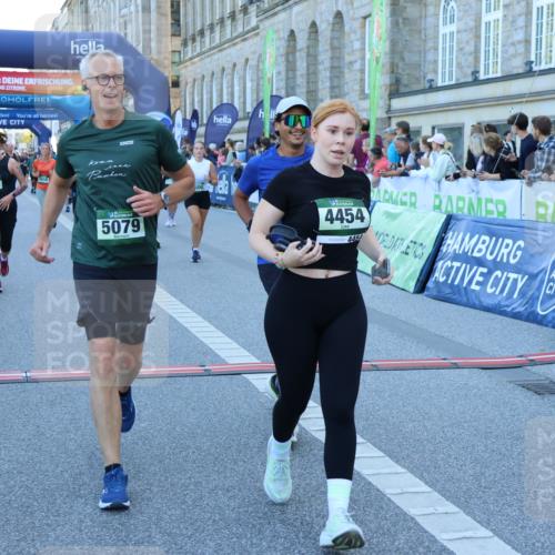 01.09.2024 - BARMER Alsterlauf Strokosch-Dieckow http://msf.ph/oto/6889888 01.09.2024 10:03:27 Ziel 2198, 2267, 2681, 2716, 2745, 2774, 2954, 2962, 3122, 3242, 3389, 3600, 3723, 3930, 4028, 4039, 4215, 4314, 4454, 4656, 5053, 5079, 5116, 8282 meine-sportfotos.de