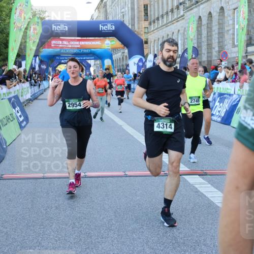 01.09.2024 - BARMER Alsterlauf Strokosch-Dieckow http://msf.ph/oto/6889892 01.09.2024 10:03:29 Ziel 2267, 2343, 2681, 2716, 2745, 2774, 2917, 2954, 2961, 2962, 3122, 3242, 3389, 3600, 3723, 3839, 3930, 4028, 4039, 4215, 4314, 4656, 5053, 5079, 8282 meine-sportfotos.de