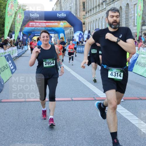 01.09.2024 - BARMER Alsterlauf Strokosch-Dieckow http://msf.ph/oto/6889895 01.09.2024 10:03:29 Ziel 2267, 2343, 2681, 2716, 2745, 2774, 2917, 2954, 2961, 2962, 3122, 3242, 3389, 3600, 3723, 3839, 3930, 4028, 4039, 4215, 4314, 4656, 5053, 5079, 8282 meine-sportfotos.de