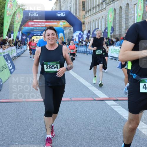 01.09.2024 - BARMER Alsterlauf Strokosch-Dieckow http://msf.ph/oto/6889897 01.09.2024 10:03:29 Ziel 2267, 2343, 2681, 2716, 2745, 2774, 2917, 2954, 2961, 2962, 3122, 3242, 3389, 3600, 3723, 3839, 3930, 4028, 4039, 4215, 4314, 4656, 5053, 5079, 8282 meine-sportfotos.de