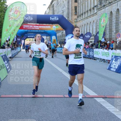 01.09.2024 - BARMER Alsterlauf Strokosch-Dieckow http://msf.ph/oto/6889930 01.09.2024 10:01:00 Ziel 2366, 2605, 2901, 2911, 3272, 3312, 3854, 3956, 4395, 4612, 4715, 5023 meine-sportfotos.de