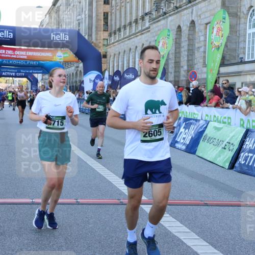 01.09.2024 - BARMER Alsterlauf Strokosch-Dieckow http://msf.ph/oto/6889934 01.09.2024 10:01:01 Ziel 2366, 2605, 2911, 3272, 3312, 3854, 3956, 4395, 4612, 4715, 5023, 8195 meine-sportfotos.de