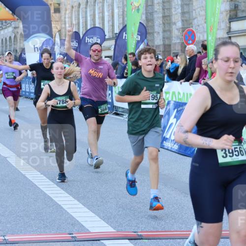 01.09.2024 - BARMER Alsterlauf Strokosch-Dieckow http://msf.ph/oto/6889956 01.09.2024 10:01:11 Ziel 2315, 2486, 2973, 3137, 3328, 3661, 3956, 4576, 4602, 4788, 5028, 8195, 8245, 8302 meine-sportfotos.de