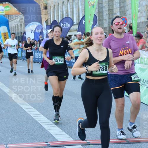 01.09.2024 - BARMER Alsterlauf Strokosch-Dieckow http://msf.ph/oto/6889964 01.09.2024 10:01:12 Ziel 2315, 2486, 2973, 3137, 3328, 3661, 3956, 4576, 4602, 4788, 5028, 8195, 8245, 8302 meine-sportfotos.de
