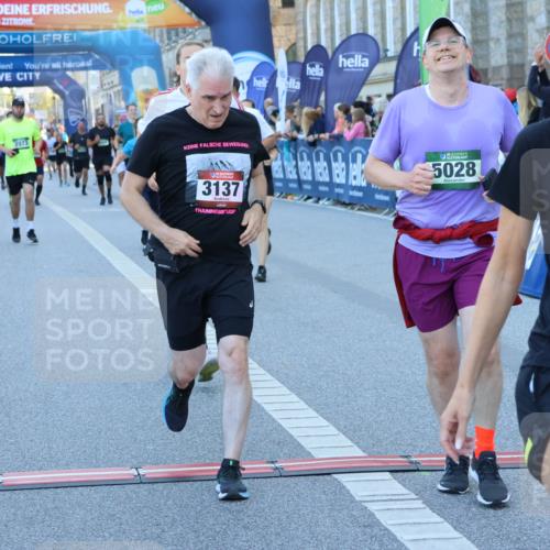 01.09.2024 - BARMER Alsterlauf Strokosch-Dieckow http://msf.ph/oto/6889972 01.09.2024 10:01:15 Ziel 2040, 2315, 2486, 2935, 2973, 3137, 3328, 3329, 3661, 4191, 4192, 4576, 4602, 4788, 5028, 5224, 5225, 8073, 8245, 8302, 8363 meine-sportfotos.de